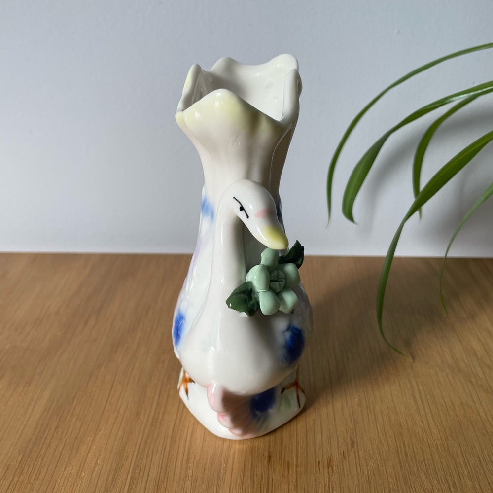Mid-century Porcelain Swan Bud Vase with Pastel Accents - Picture 14 of 14